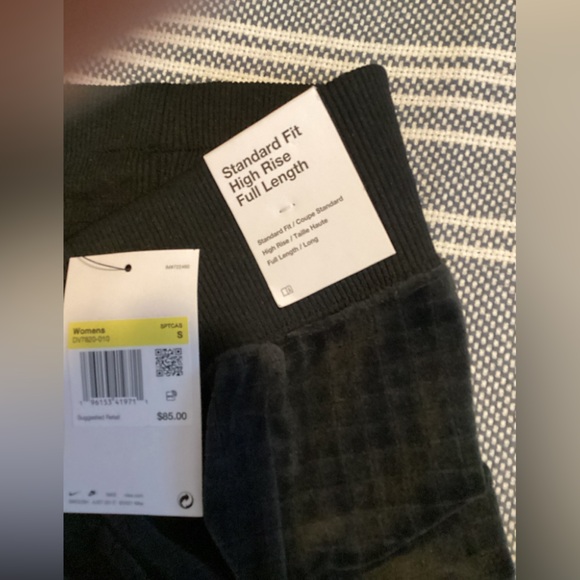 Nike black Velour Highwaisted jogger pant - Picture 8 of 8